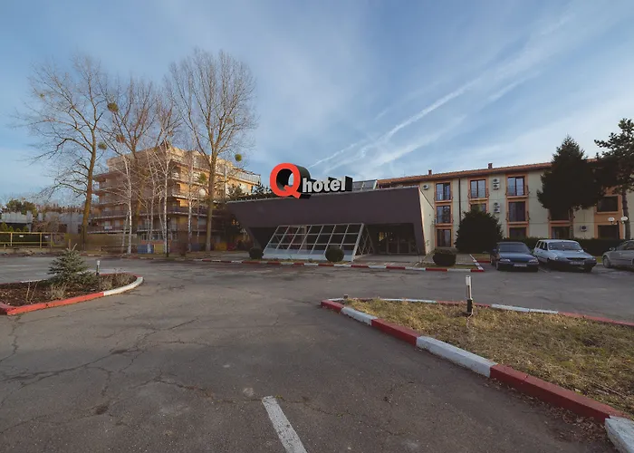 Q Hotell 3*