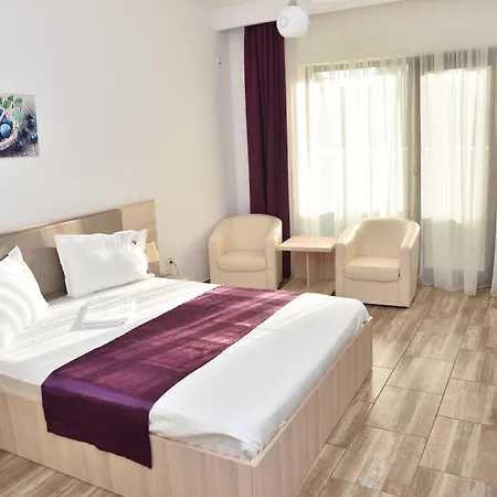 Q Hotel 3*