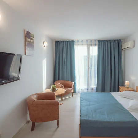 Q Hotel 3*
