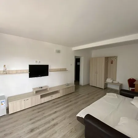 Q Hotel