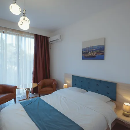 Q Hotell 3*